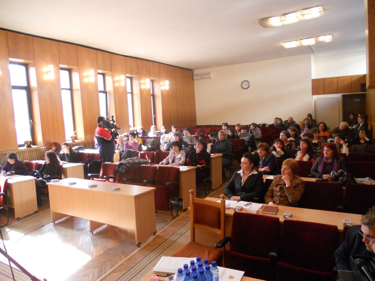 troyan103121 В Троян се проведе Общинска конференция “Водим бъдещето за ръка” – 2012г.