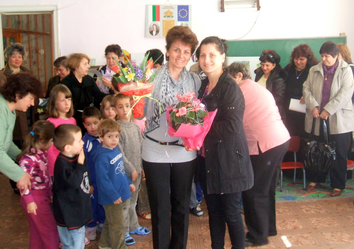 elenka604122 Еленка Щерева представи втората си стихосбирка „РАСТЕМ КРАЙ РЕКАТА”
