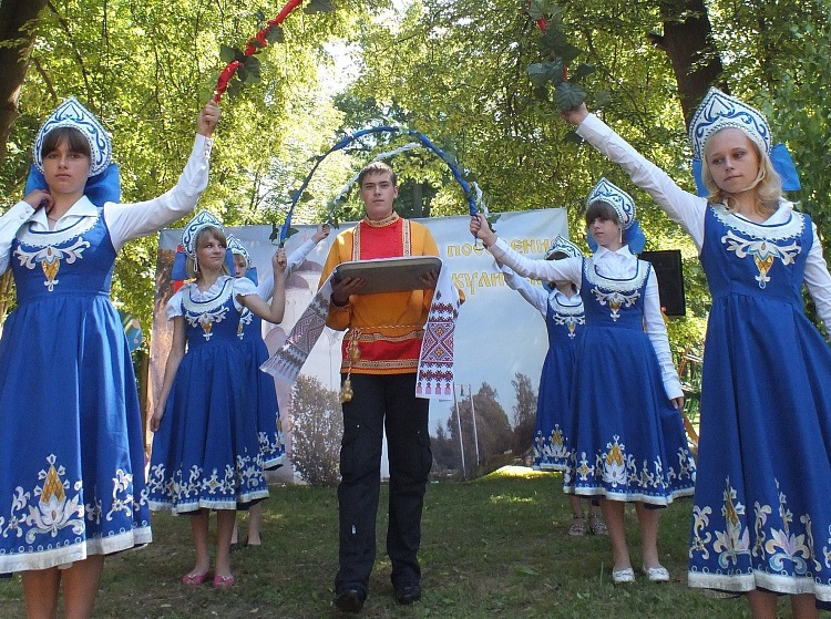 lotoshino2905121 Художникът Тони Христов подарява картина на Микулино