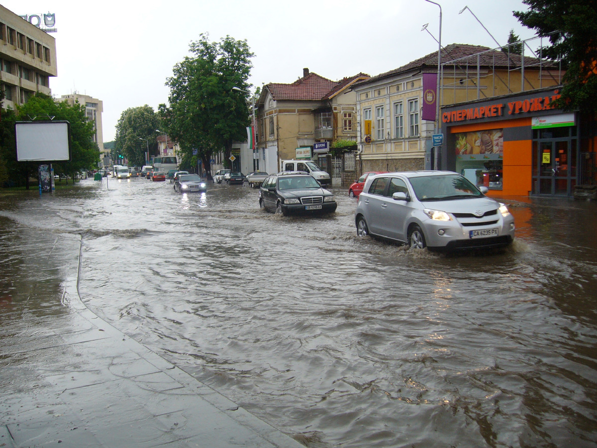 lovechpodvoda1005122 Порой наводни Ловеч за минути