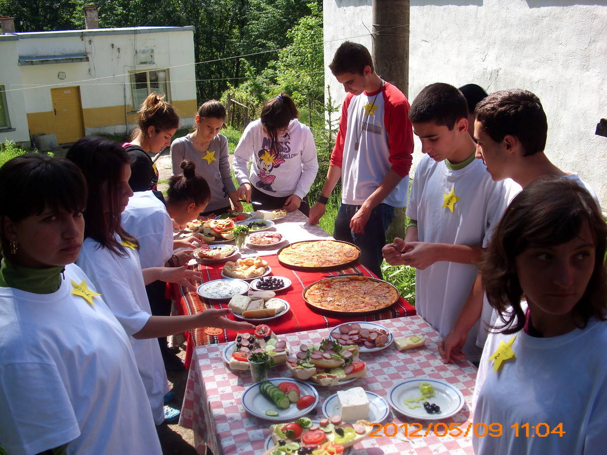 redcross905122 НА 9-МАЙ ДЕЦАТА ОТ ТЕТЕВЕН ПЪТЕШЕСТВАХА ИЗ ЕВРОПА