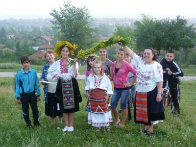 eniovden2506122 Еньовден е български народен празник, който се чества на 24 юни всяка година