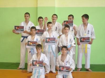 karate1406121 10 състезатели на спортния карате клуб „Ловеч” с 10 медала от състезанието в Нови пазар