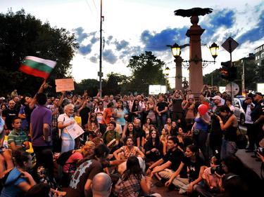 protest1906122 Децата, които ще осиновят родителите си!