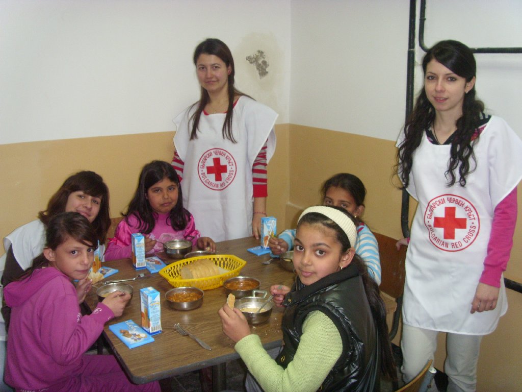 redcross2903111 БЧК и партньори осигуриха 103 420 безплатни обяда на 1 325 български ученика