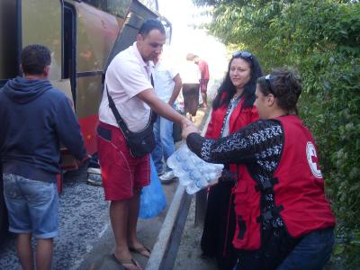 redcross1708121 ОС НА БЧК – ЛОВЕЧ СЕ ВКЛЮЧИ СЛЕД НОЩНА СПАСИТЕЛНА АКЦИЯ НА АВАРИРАЛ МАКЕДОНСКИ АВТОБУС. ЖЕРТВИ И ПОСТРАДАЛИ НЯМА