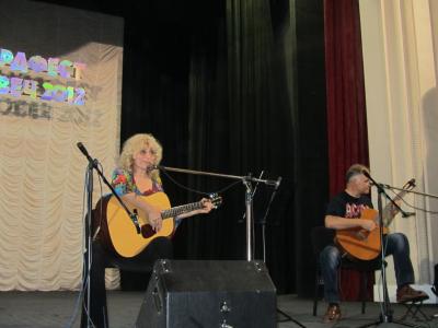 bardfest209122 7 поети с китара си оспорват наградата на община Ловеч на „Бардфест Ловеч 2013“