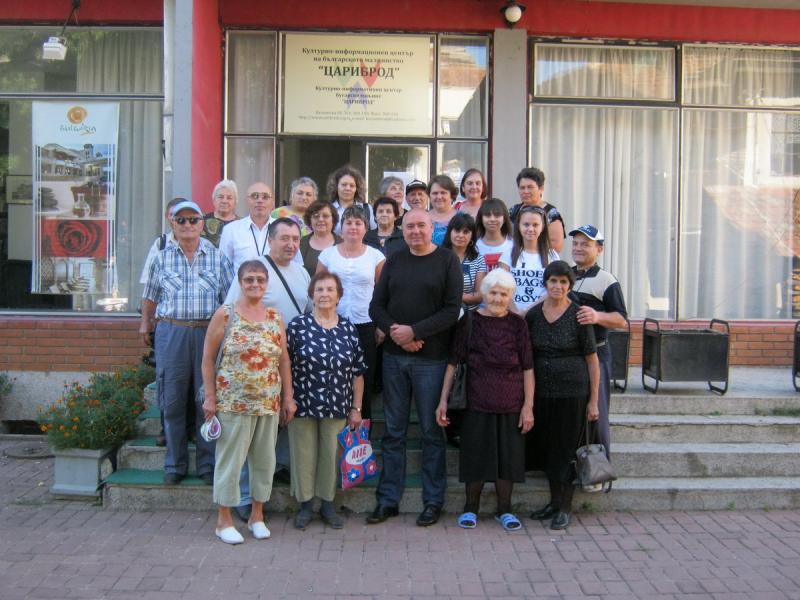 caribrod2909122 С екскурзия до Цариброд жители на Гостиня и Пресяка отбелязаха вчера Световния ден на туризма