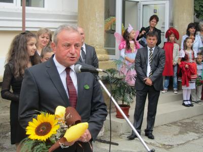 kmetuchgodina1709121 Кметът Казанджиев откри новата учебна година в СОУ „Св. Кл. Охридски” и в Техническия колеж