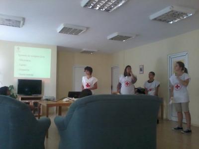 redcross9091213 БМЧК отбеляза световния ден на Първата помощ с обучение на деца от „Център за настаняване от семеен тип”