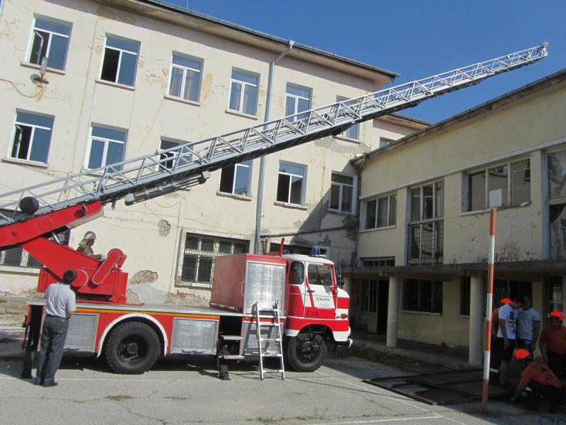 uchenie2709128 Утре ще се проведе областно учение на тема „Организиране и провеждане на спасителни и неотложни аварийно-възстановителни работи в област Ловеч при възникване на силно земетресение”