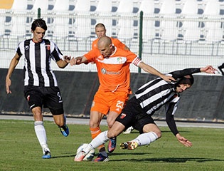 Литекс изпусна 6 гола, прави 0:0 в Пловдив