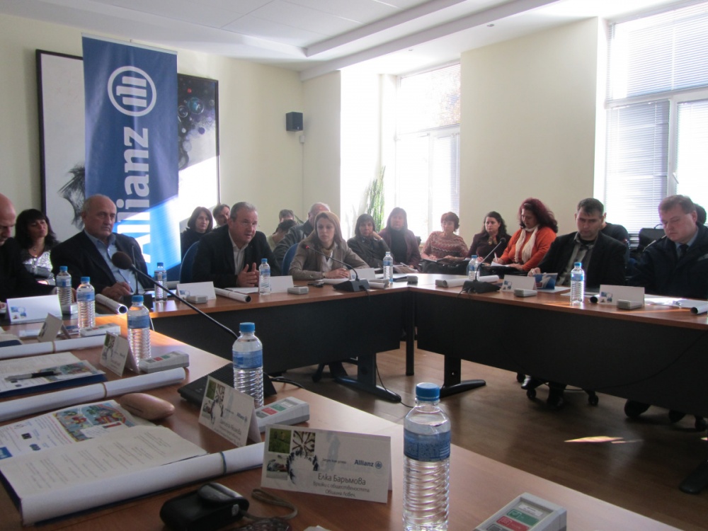 kmetmasa3011121 Конкретни форми за гарантиране безопасността на движението на пътя, особено на децата, формулирани на кръгла маса в Ловеч