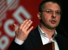stanishev411121 Председателят на БСП и президент на ПЕС Сергей Станишев повежда мащабната кампания на социалистите за срещи с хората в цяла България. Започва от Ловеч.