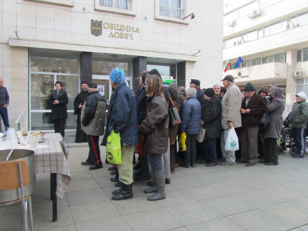 nikuldenskachorba612123 Безплатна рибена чорба подарява община Ловеч на гражданите навръх Никулден