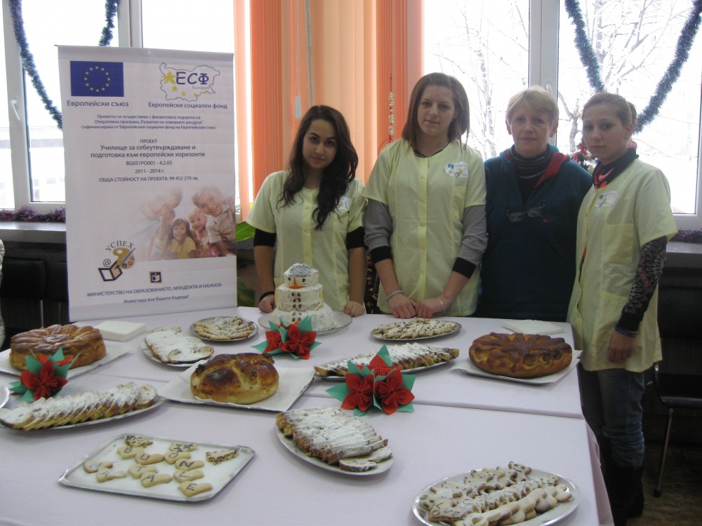 pgitu2012121 Коледни празници и Професионална гимназия по икономика, търговия и услуги - Ловеч