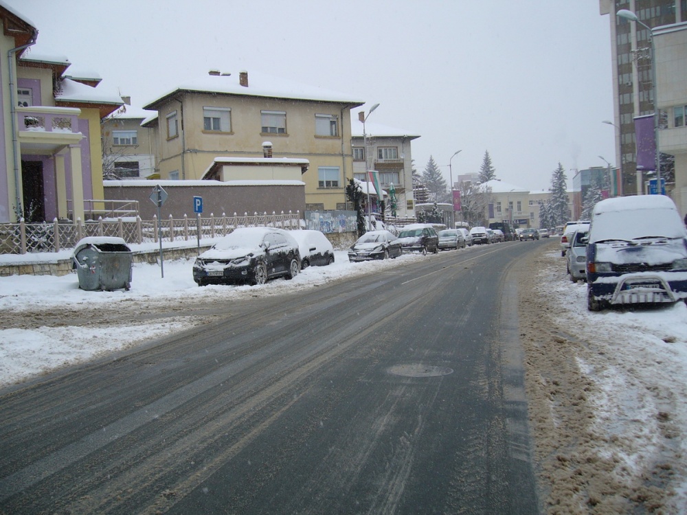 snqg2012122 Снеговалежът в Ловеч продължава