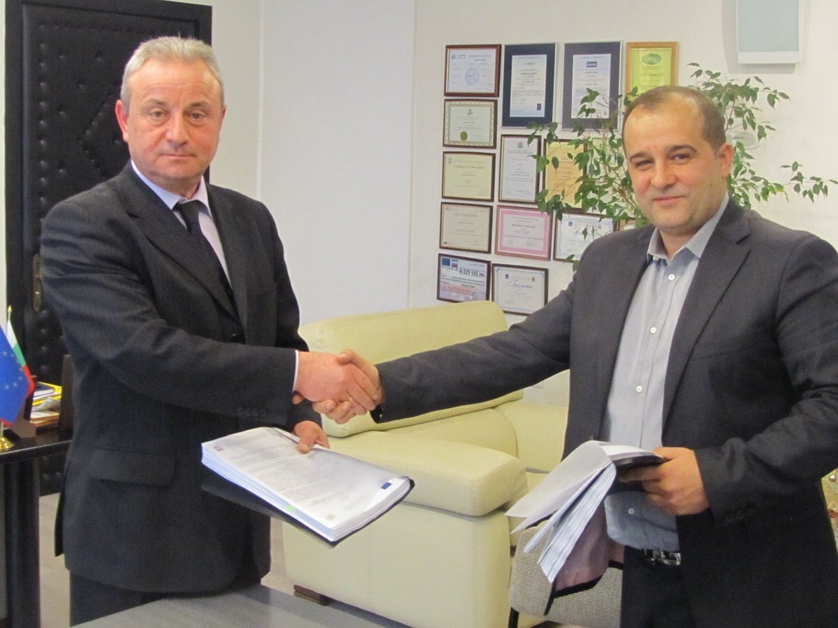 dogovor2502132 Първа копка по проекта за подобрение на ВиК-системата на Ловеч на 17 май