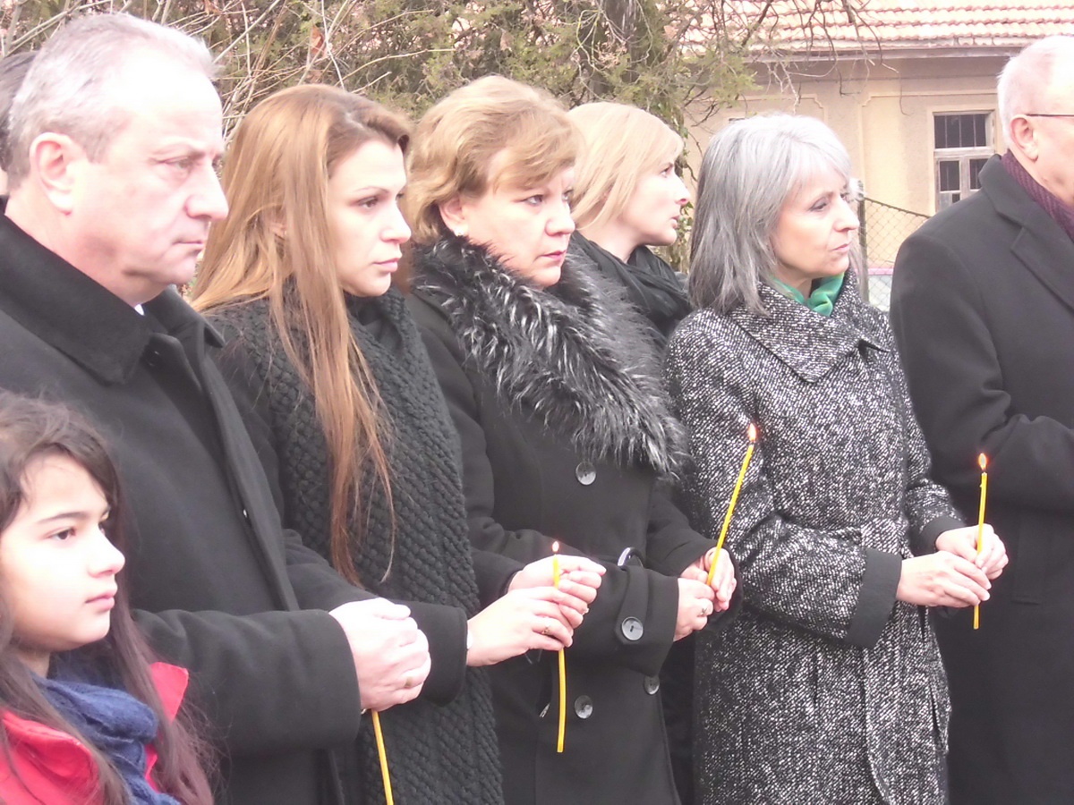 pochitlevski2002131 Ловеч почете делото на Апостола