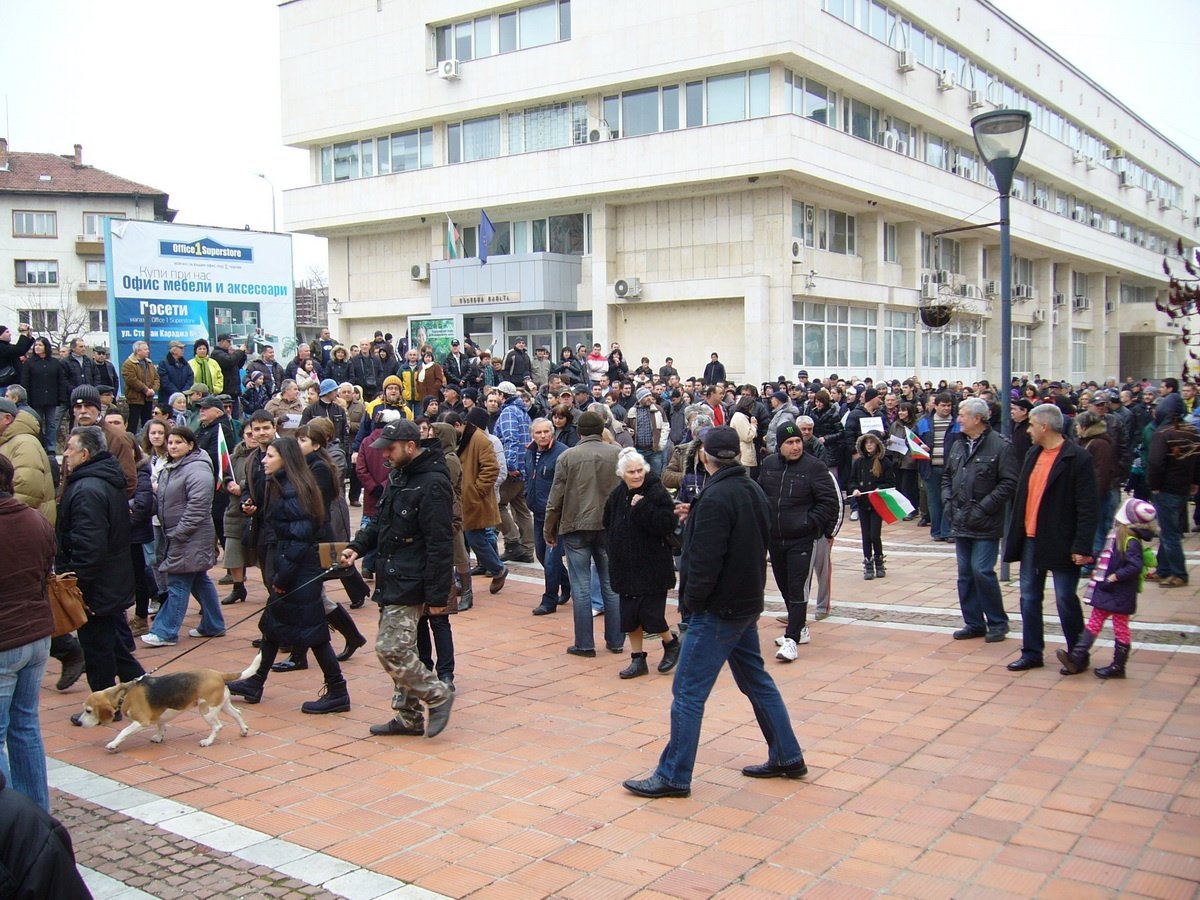protest24021324 В България ечи гласът на протеста, а в Ловеч се ослушват за залпа на “Аврора”!