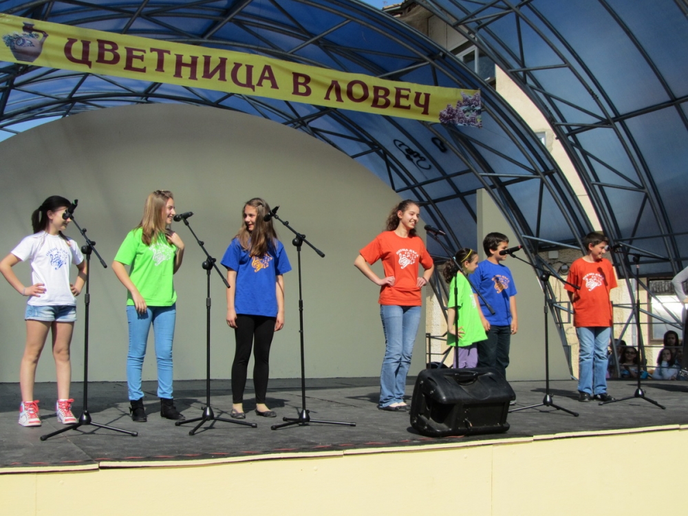 cvetnica2704135 120 ученици на сцената за фестивала „Пеещо яйце“