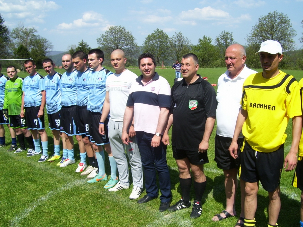 futbol3004132 4 отбора играха футбол в Троян на стадиона, оборудван от ГЕРБ с нови седалки