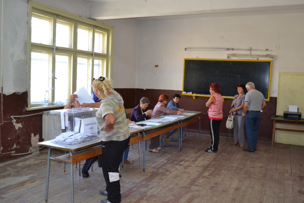 izborlov1205131 Към 18.00 ч. избирателната активност в област Ловеч е достигнала 42.18%