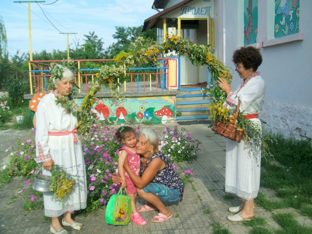 bilkarki250613B В Йоглав отпразнуваха Еньовден