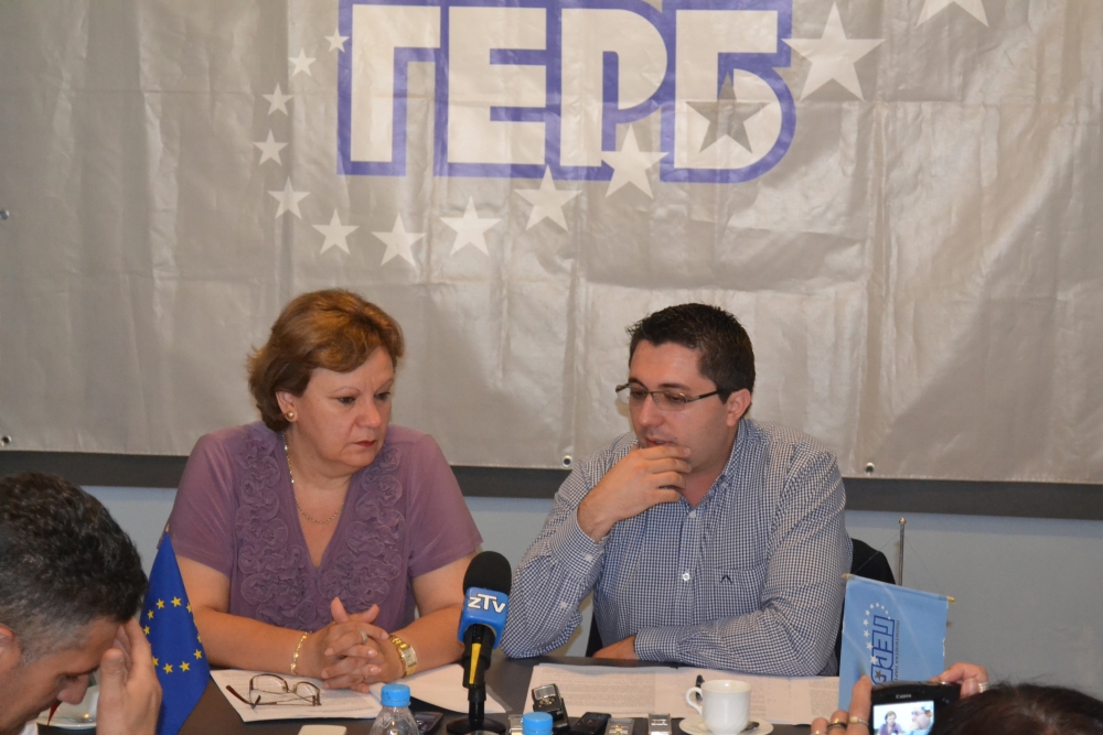 gerb2106131 Депутатите на ГЕРБ Ловеч: Кабинетът „Орешарски” стартира с най-нисък кредит на обществено доверие през последните 23 години и причината е, че вотът на гражданите бе грубо подменен