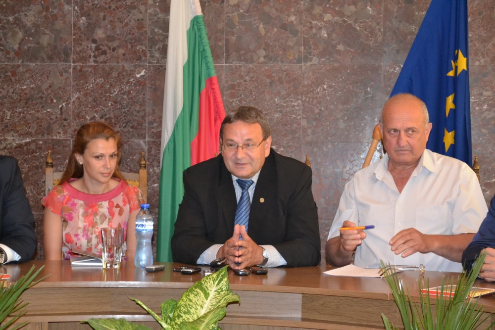 newou240613B Новият Областен управител встъпи в длъжност. Започва с почистването на речните корита и обраслите пътища