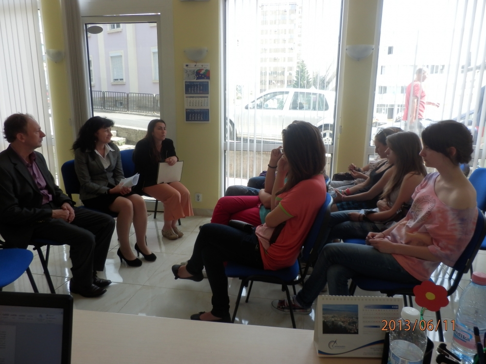 oiceg130613A Как да използват възможностите по европейски програми и инициативи научиха младежи в ОИЦ – Ловеч