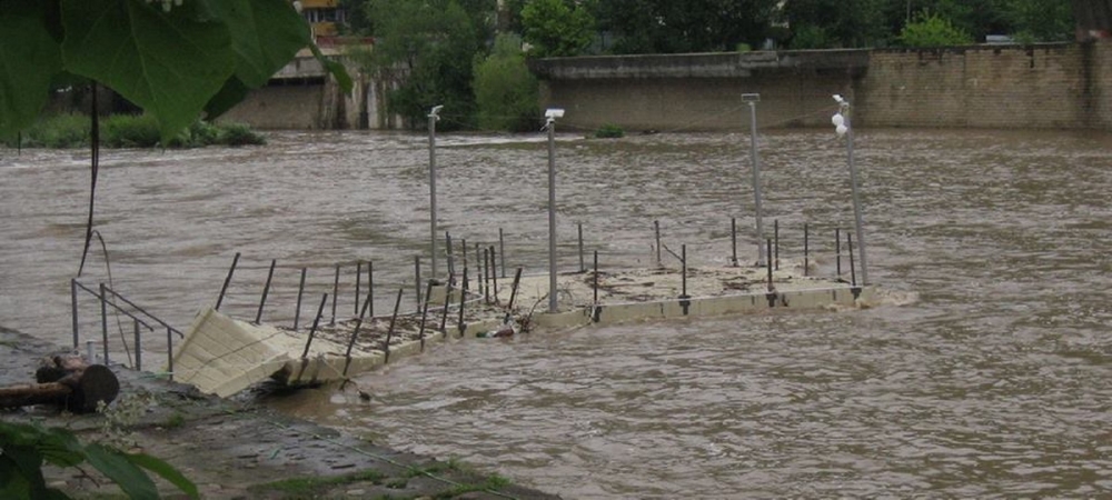 scenaflood120613R Нова безидейност на кметската администрация крещи в предвижданите промени на Наредбата за на местните такси и цените на услугите