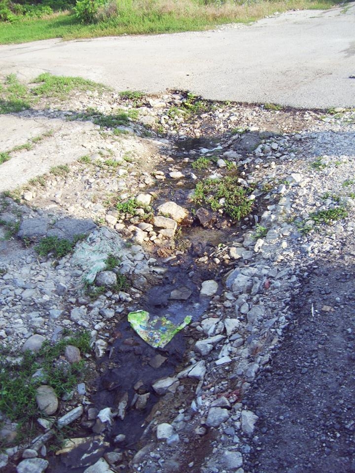 prodimchec1707132 Кога ще оправите проблема ни с авариралата тръба за отпадни води, питат жители на Продимчец, кмета Казанджиев? Непоносима смрад е!