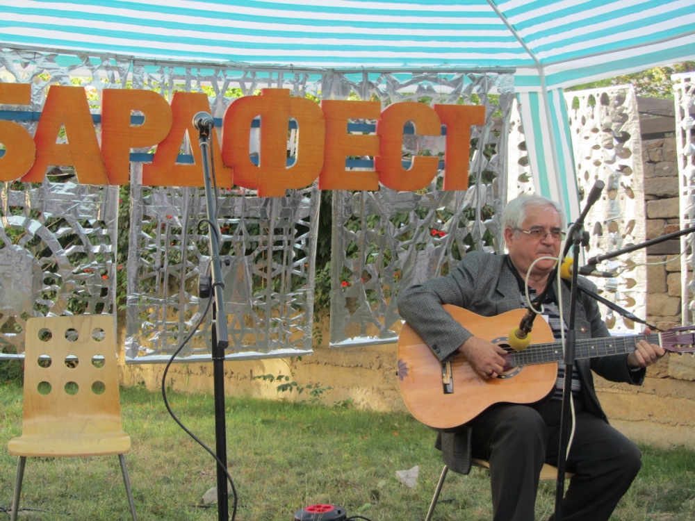 bardfest509135 „Бардфест Ловеч“ - на 4 септември на сцената в реката от 20.00 ч. концерт ще изнесат носители на наградата на община Ловеч.