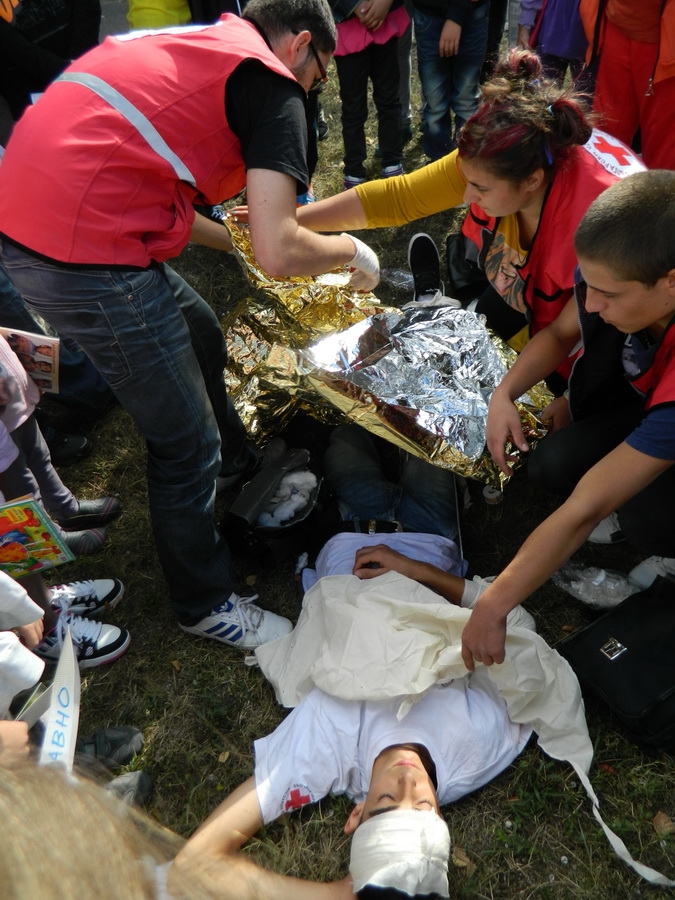 redcross1409131 НА КРЪСТОВДЕН БЧК СТАРТИРА КАМПАНИЯТА „ВСИЧКИ ИМАМЕ ГРИЖАТА” И ОТБЕЛЯЗА СВЕТОВНИЯ ДЕН НА ПЪРВАТА ПОМОЩ И ПЪТНАТА БЕЗОПАСНОСТ