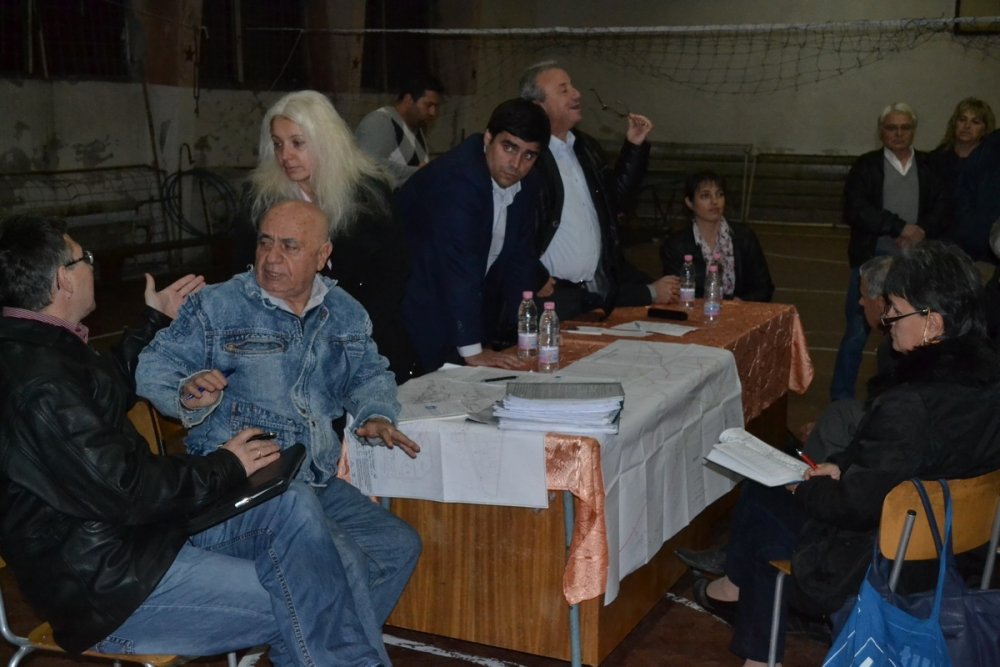 goznica22111310 Много, много нерешени с години проблеми в Гозница! Бурна среща между жителите на квартала и кмета Казанджиев!