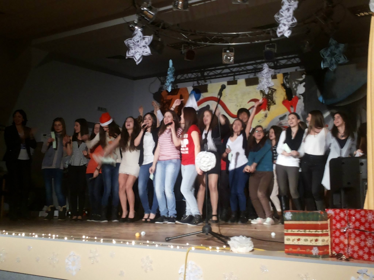 ezikova2412131 Коледен подарък късче чуждо щастие