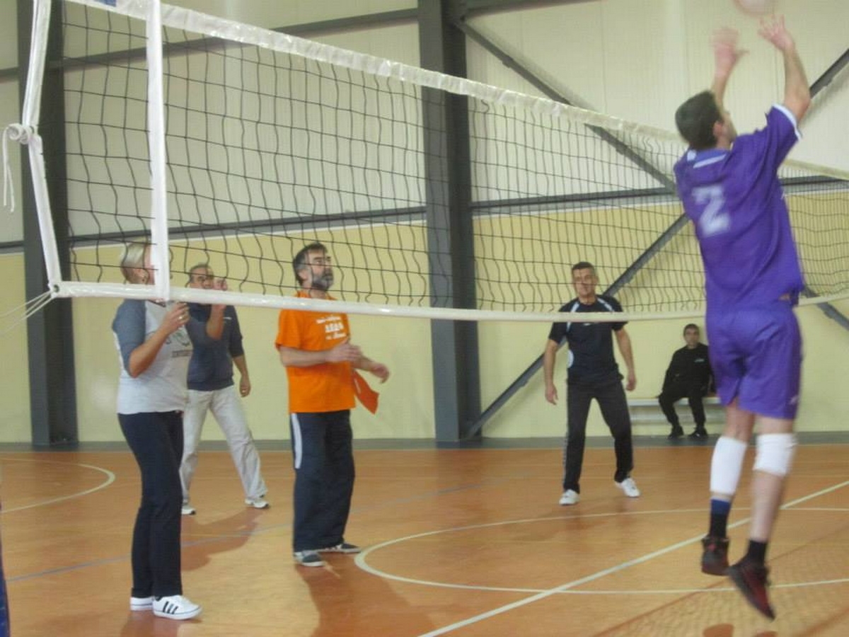 volei1712132 Първи коледен турнир по волейбол за учители се проведе в Ловеч