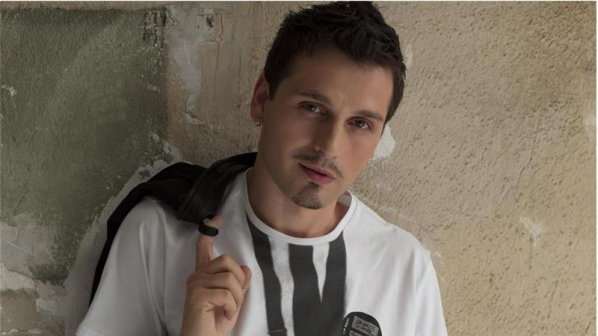 ALEKSANDAR SANO Доброволците на библиотеката ви канят на среща с Александър Сано
