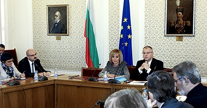 manolovasergei1102141 Проектът за Изборен кодекс на Мая Манолова