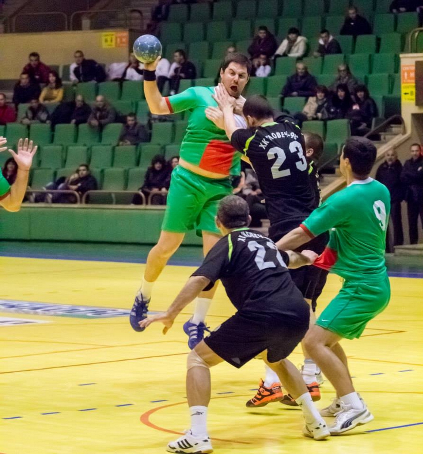 handball403145 Хандбалистите на „Ловеч 98“ сигурен шампион в „Б „групата