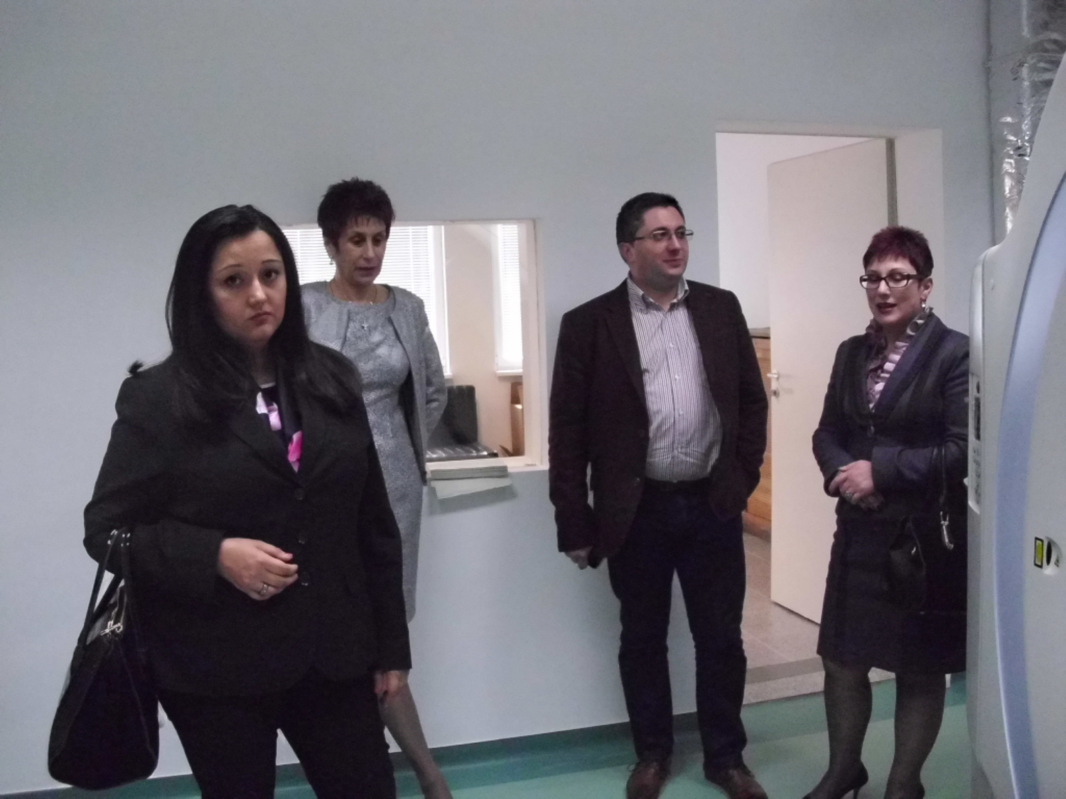 teteven1504144 Лиляна Павлова и Николай Нанков в Тетевен: Заради липса на стандарт за финансиране и клинична пътека за долекуване 13 отделения в страната стоят затворени