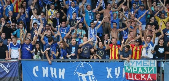sini2408141 Дисциплинарната комисия на БФС лиши Левски от домакинство и отборът ще играе без публика за 2 мача и наложи малки имуществени санкции за изцепките на сините фенове в Ловеч