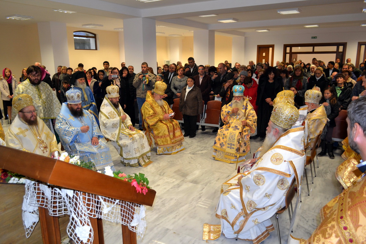 novhram27101414 Празник на вярата - освещаване на приземния храм в новата катедрала на град Ловеч