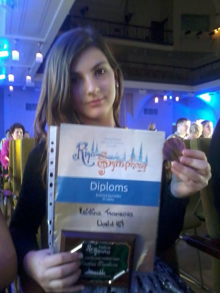 krisiriga1012141 Кристина Цанкова - солист на вокална група "Пееща дъга", с трета награда от международен конкурс в Рига, Латвия