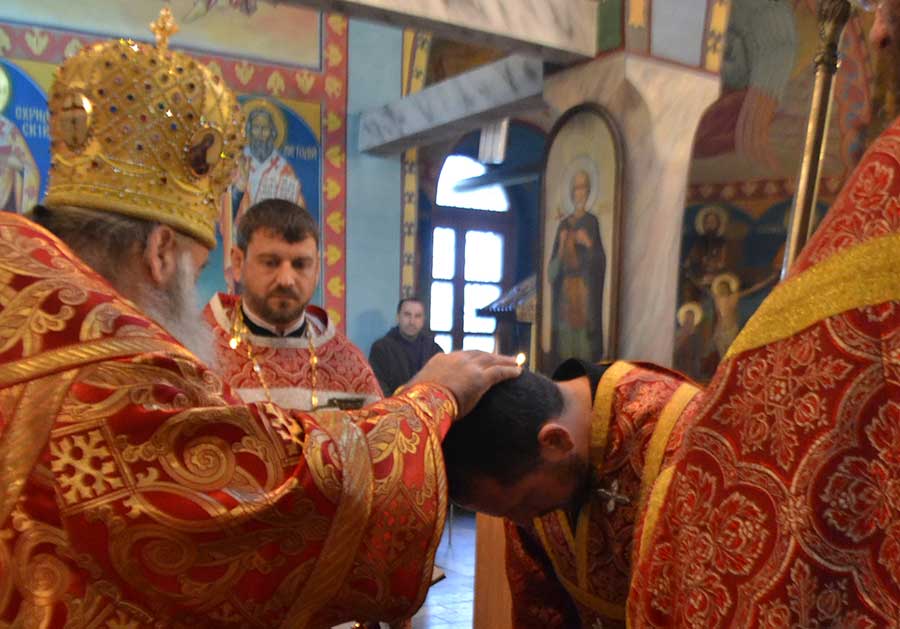 sviliq2112141 В Неделя пред Рождество Христово Ловчанският митрополит Гавриил ръкоположи нов дякон