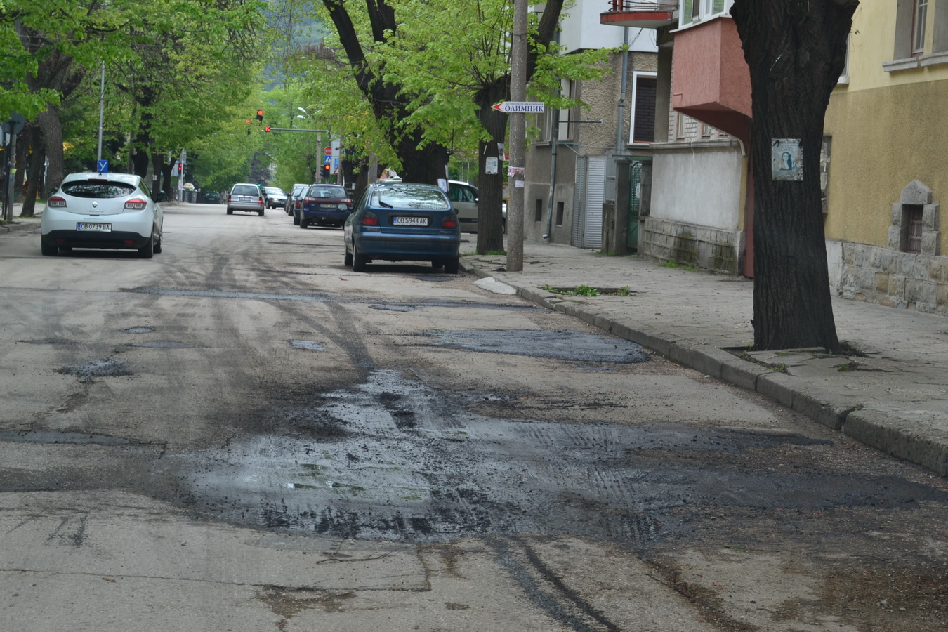 zapalvanedupki19041514 Вместо ремонт на дупките – „запълване“ с асфалтова кал! Кой дава пари за това?