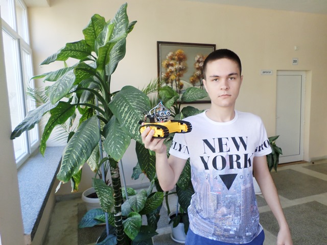 pmg2005151 Иво Мариянов Яков от 12 Б клас на ПМГ – Ловеч се представи отлично на Националната олимпиадата по Информационни технологии