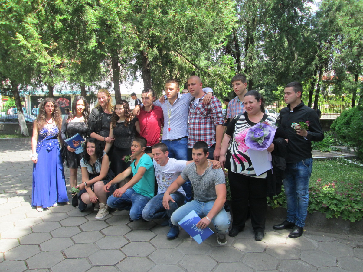 vetirinaren1405151 За последен ден абитуриентите от випуск 2015 г. на ПГВМ "Проф. д-р Д. Димов" седнаха по местата си в клас
