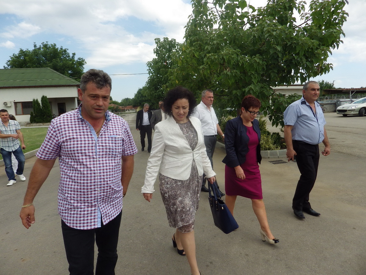 desitaneva407151 Министър Десислава Танева бе на посещение в област Ловеч